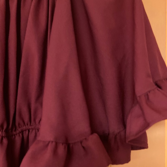 Alythea Ruffle Sleeved Romper in Brick Red/Burgundy Sz S - Picture 2 of 3
